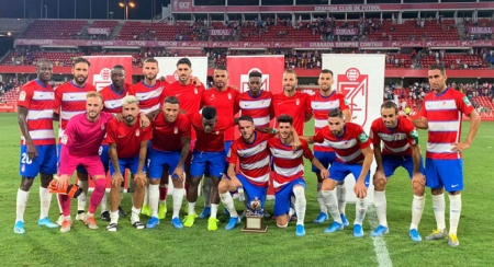 El Granada CF se proclamó campeón de su trofeo ante el Sevilla (JOSÉ VELASCO)