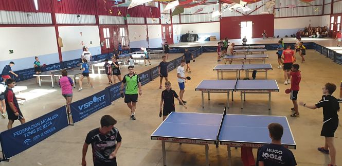 campus de tecnificación de tenis de mesa que se celebra esta semana en Huétor Tájar (AYTO. HUÉTOR TÁJAR) 