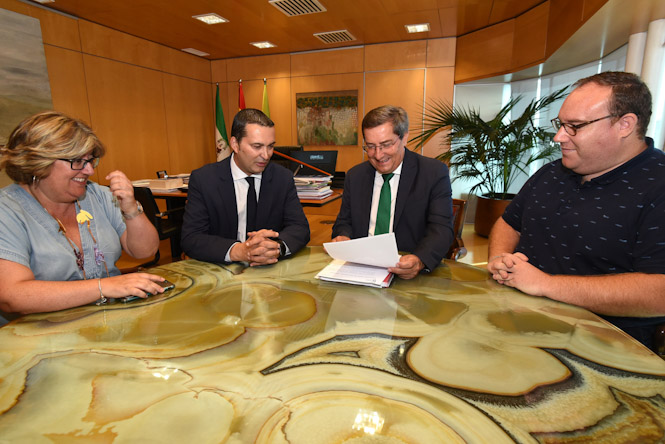 Firma del convenio en la sede de Diputación (R. MARTÍNEZ / DIPGRA) 