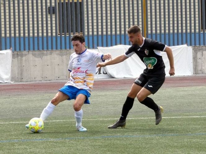 El Loja se ha llevado el derbi ante el Huétor Vega (MIGUEL JÁIMEZ)