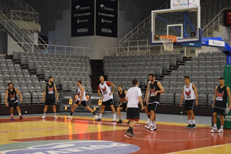 El Covirán Granada ha iniciado la semana de entrenamientos (FUNDACION CB GRANADA) El Covirán Granada ha iniciado la semana de entrenamientos (FUNDACION CB GRANADA)