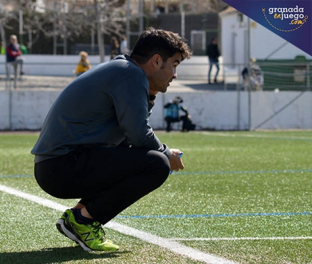 Jaime Morente, entrenador del CD Huétor Vega, durante un partido (GRJ) Jaime Morente, entrenador del CD Huétor Vega, durante un partido (GRJ)