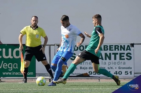 El CF Motril ha agravado la crisis del Huétor Vega (JOSÉ M. BALDOMERO) El CF Motril ha agravado la crisis del Huétor Vega (JOSÉ M. BALDOMERO)