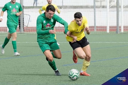 El Atarfe empató ante el Begíjar (JOSÉ M. BALDOMERO) El Atarfe empató ante el Begíjar (JOSÉ M. BALDOMERO)