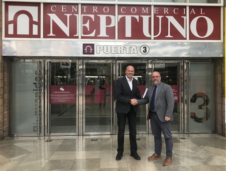 El Presidente de Raca y el gerente del CC Neptuno han sellado el acuerdo (RACA) El Presidente de Raca y el gerente del CC Neptuno han sellado el acuerdo (RACA)
