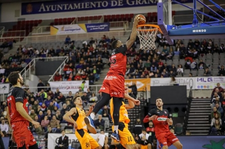 Earl Watson se hizo el amo de la zona (FERMÍN RODRÍGUEZ) Earl Watson se hizo el amo de la zona (FERMÍN RODRÍGUEZ)