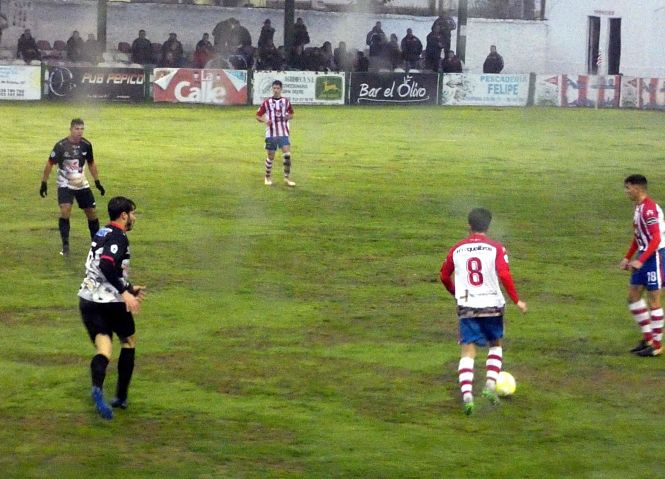 El Loja frenó su racha ante el Torredonjimeno (PACO CASTILLO) 