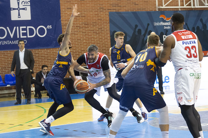 Guille Rubio intenta hacerse sitio en la zona (PHOTOGRPHERS SPORTS)