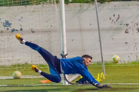 Juanjo durante un entrenamiento con el Motril (VICENTE G. D.) Juanjo durante un entrenamiento con el Motril (VICENTE G. D.)