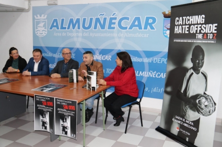 Momento de la presentación del libro (AYTO. ALMUÑÉCAR) Momento de la presentación del libro (AYTO. ALMUÑÉCAR)