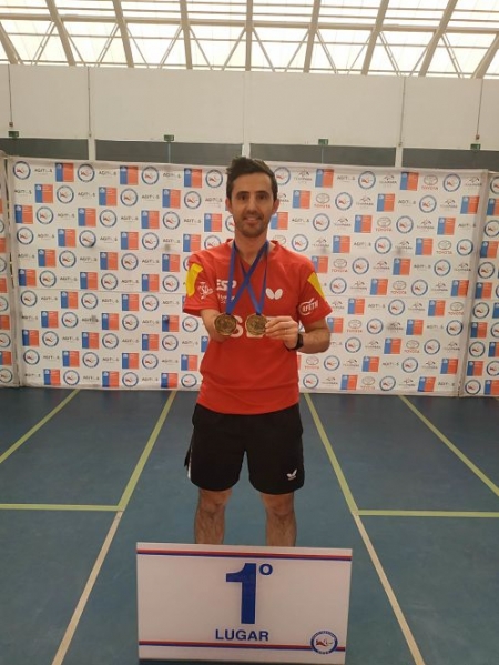 José Manuel Ruiz posa con sus dos medallas de oro José Manuel Ruiz posa con sus dos medallas de oro