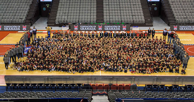 Foto de familia de la Fundación CB Granada (ESTEBAN SIERRA) 