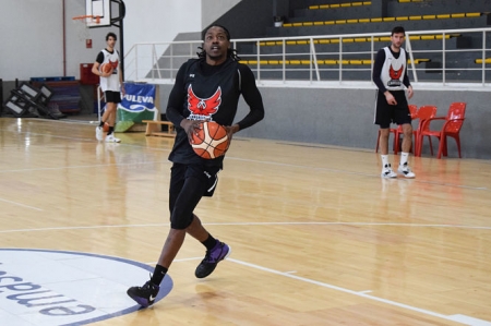 Primer entrenamiento de Mykal Riley (FUNDACIÓN CB GRANADA) Primer entrenamiento de Mykal Riley (FUNDACIÓN CB GRANADA)