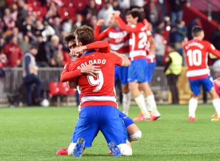 Soldado fue el gran protagonista al marcar los dos tantos del Granada CF (JOSÉ M. BALDOMERO) Soldado fue el gran protagonista al marcar los dos tantos del Granada CF (JOSÉ M. BALDOMERO)