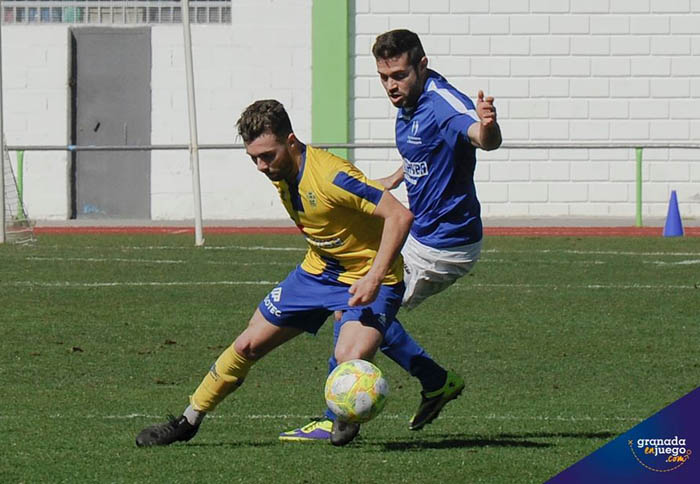 El Agroisa Huétor Tájar mereció mejor suerte ante el Real Jaén (JOSÉ M. BALDOMERO) 