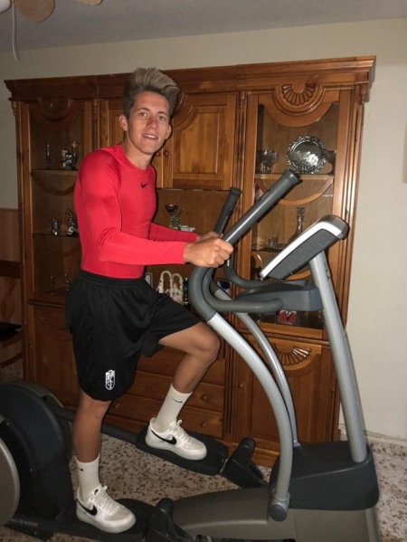 Isma Ruiz entrenando en casa (GRANADA CF) Isma Ruiz entrenando en casa (GRANADA CF)