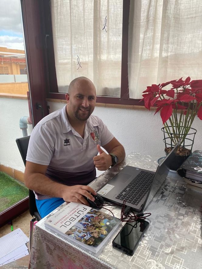 Dani Camarero trabajando desde casa (GRJ) 
