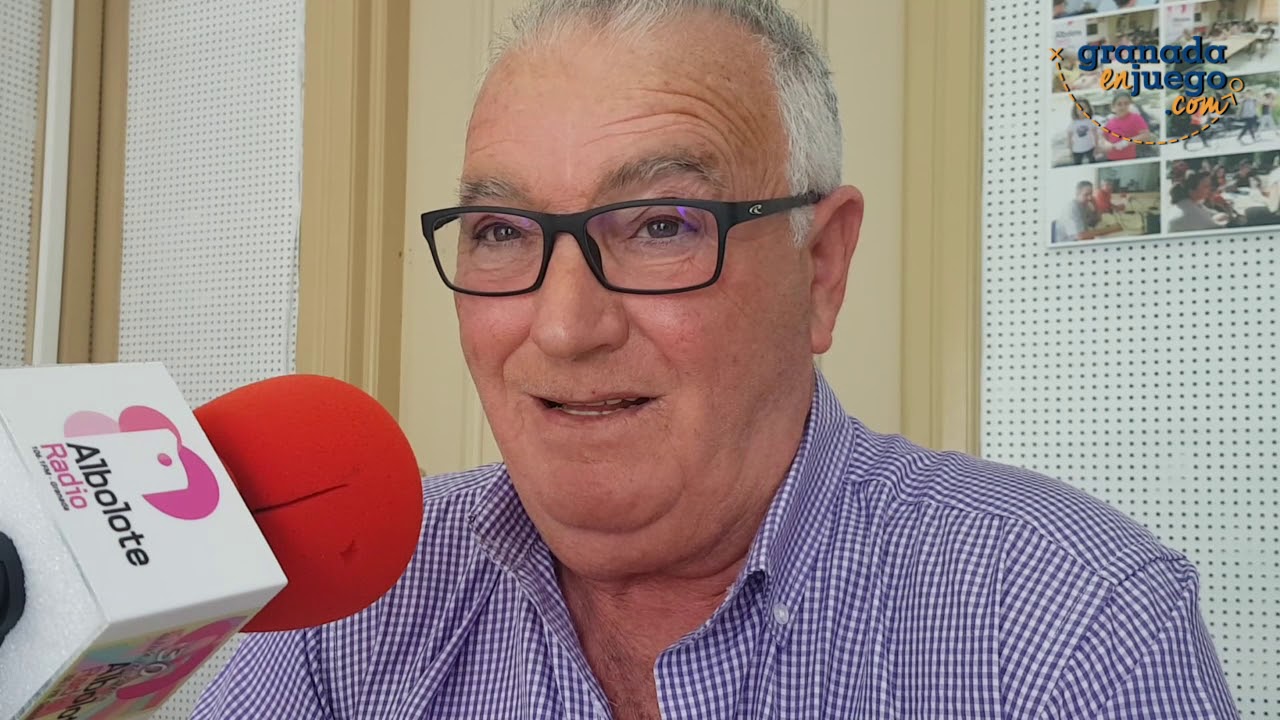 Juan Ramírez en una entrevista en los estudios de Radio Albolote (GRJ)