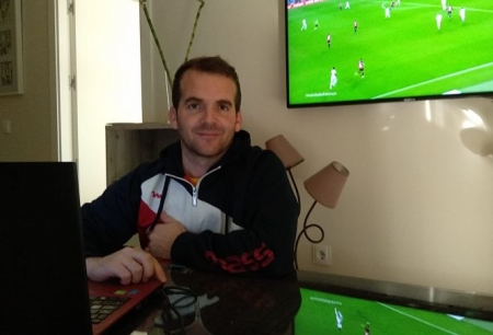 Gabri Pecete viendo fútbol en casa (GRJ) Gabri Pecete viendo fútbol en casa (GRJ)