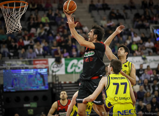 Sergio Olmos durante un partido con el Covirán Granada (FERMÍN RODRÍGUEZ) 