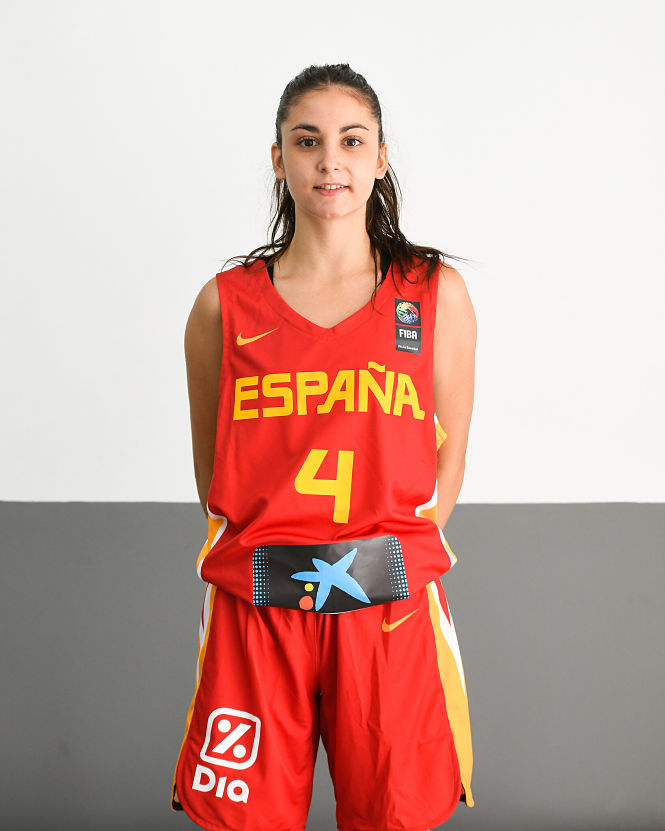 Mamen Blanco con la camiseta de la, selección española U19 (FEB) 