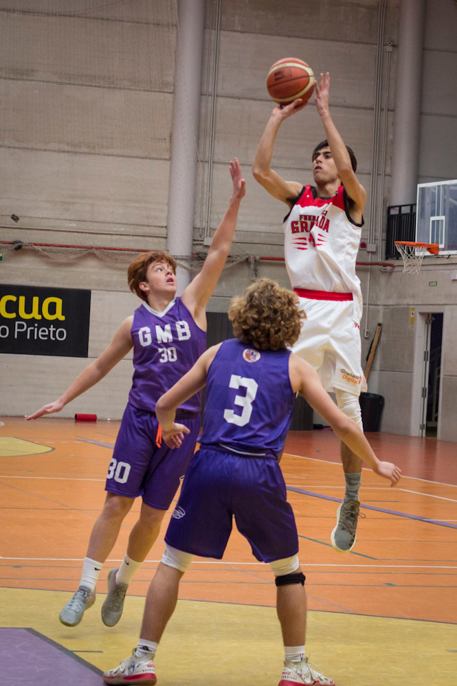 Pedro Sánchez durante un partido con el equipo Junior (FUNDACIÓN CB GRANADA) 