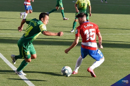 Fabián Orellana fue un incordio para la zaga rojiblanca durante todo el encuentro (JOSÉ M. BALDOMERO)