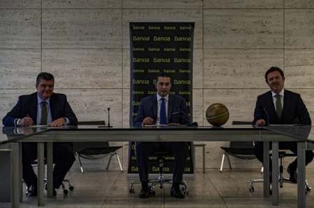 Imagen de la firma del convenio (PHOTOGRAPHERS SPORTS) Imagen de la firma del convenio (PHOTOGRAPHERS SPORTS)