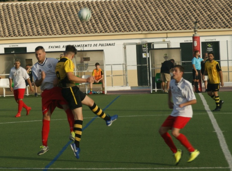 Una jugada del encuentro entre Graena y Chauchina (CHAUCHINA CF)