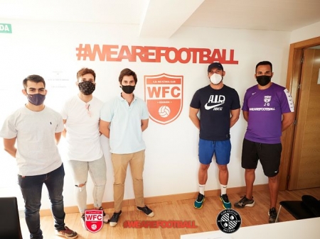 Foto de familia tras la firma del acuerdo de filialidad (WE ARE FOOTBALL) Foto de familia tras la firma del acuerdo de filialidad (WE ARE FOOTBALL)