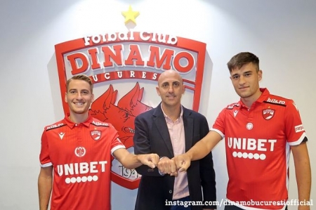 Rufo Collado junto a los dos futbolistas granadinos (FACEBOOK DINAMO DE BUCAREST) Rufo Collado junto a los dos futbolistas granadinos (FACEBOOK DINAMO DE BUCAREST)