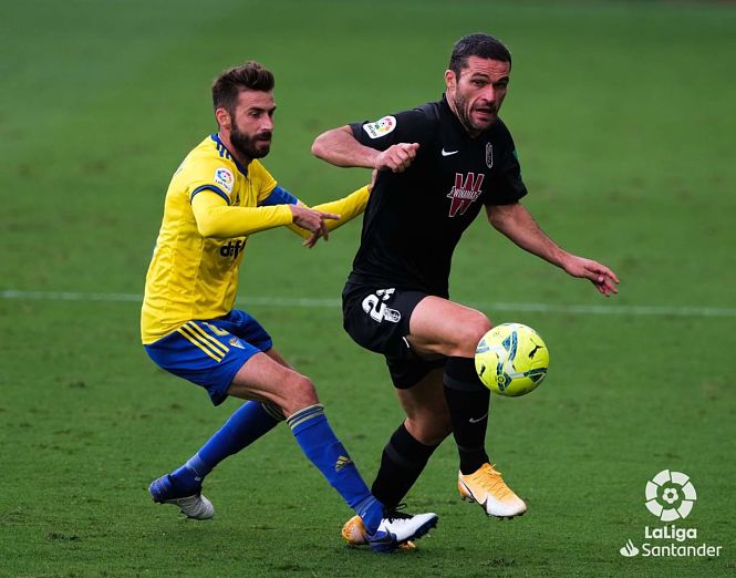 Jorge Molina se fajó con la defensa rival (LALIGA) 
