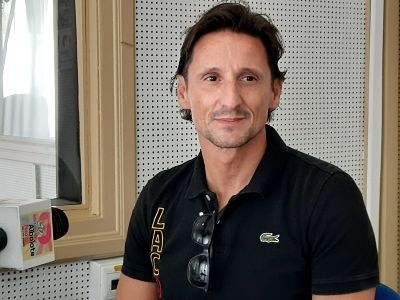 Tato, en los estudios de `Radio Albolote´ Tato, en los estudios de `Radio Albolote´