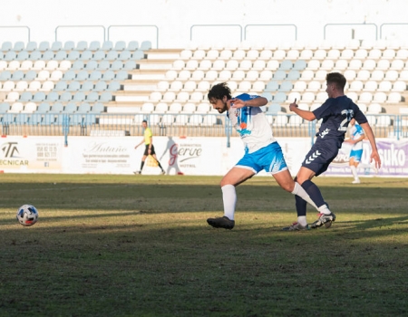El local Ramiro intenta marcharse del malagueño Roberto (SEMANARIO MUCHO DEPORTE) El local Ramiro intenta marcharse del malagueño Roberto (SEMANARIO MUCHO DEPORTE)
