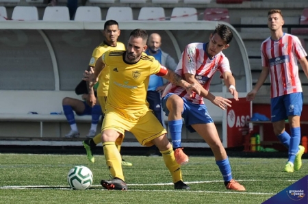 Arenas y Cubillas disputaron un derbi lleno de intensidad (JOSÉ M. BALDOMERO) Arenas y Cubillas disputaron un derbi lleno de intensidad (JOSÉ M. BALDOMERO)