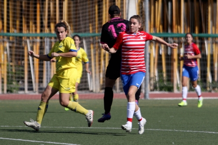 Mili Menéndez, durante el encuentro del Granada Femenino ante La Solana en la primera jornada de liga (JOSÉ VELASCO / GRJ) Mili Menéndez, durante el encuentro del Granada Femenino ante La Solana en la primera jornada de liga (JOSÉ VELASCO / GRJ)