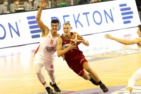 Alex Murphy anotó seis triples (JOSÉ VELASCO) 