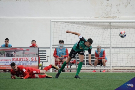 Los hueteños se mostraron sólidos en defensa (JOSÉ M. BALDOMERO) 