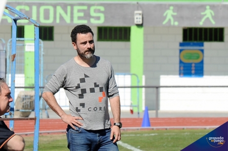 Manuel Moreno `Rizos´, técnico del Huétor Tájar (GRJ) Manuel Moreno `Rizos´, técnico del Huétor Tájar (GRJ)