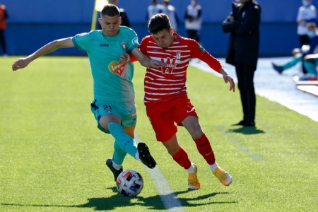 El filial se tuvo que contentar con sumar un punto en su salida a Lorca (GRANADA CF) El filial se tuvo que contentar con sumar un punto en su salida a Lorca (GRANADA CF)