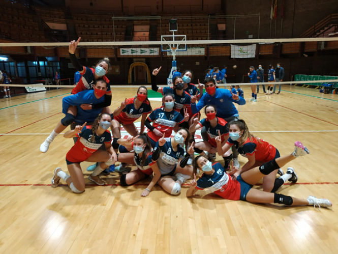 Las chicas del Universidad Granada celebran su gran primera fase (DEPORTES UGR) 