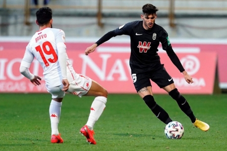 Carlos Neva volvió a la titularidad (GRANADA CF) Carlos Neva volvió a la titularidad (GRANADA CF)