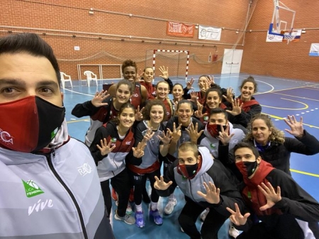 Las jugadoras del Hafesa Granada celebrando el triunfo (RACA) Las jugadoras del Hafesa Granada celebrando el triunfo (RACA)