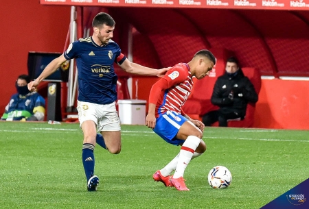 Machís fue el autor del saque de esquina que introdujo el meta de Osasuna en su portería (JOSÉ M. BALDOMERO)