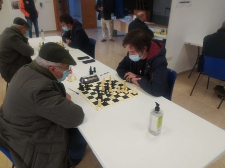 Imagen de una de las partidas (AJEDREZ LA ZUBIA) Imagen de una de las partidas (AJEDREZ LA ZUBIA)