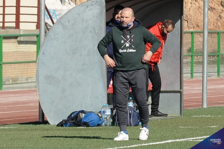 Thierry, durante el Cubillas - Arenas de la última jornada (JOSÉ M. BALDOMERO) Thierry, durante el Cubillas - Arenas de la última jornada (JOSÉ M. BALDOMERO)