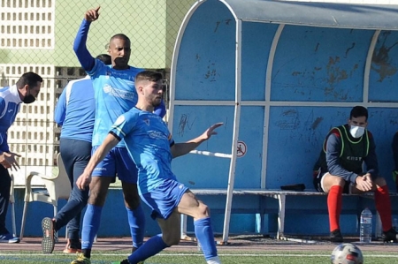 Bolívar anotó dos goles en el empate del Maracena (JOSÉ M. BALDOMERO /ARCHIVO) Bolívar anotó dos goles en el empate del Maracena (JOSÉ M. BALDOMERO /ARCHIVO)