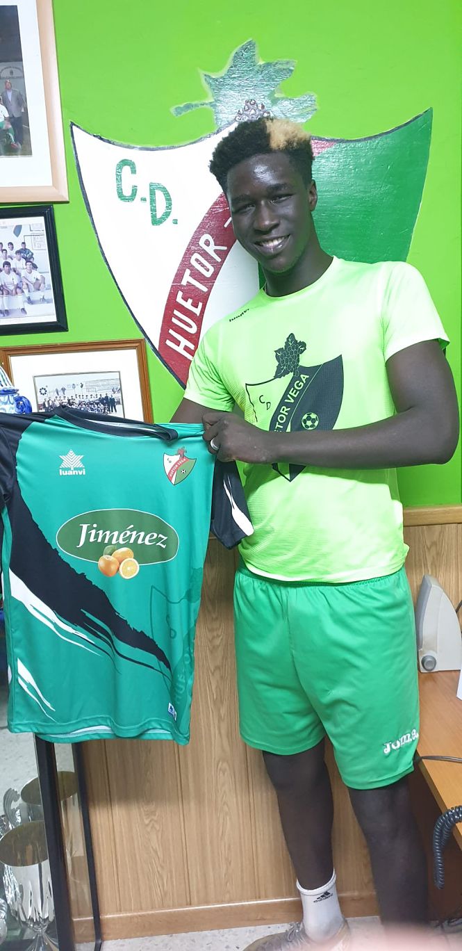 Serigne es nuevo delantero del CD Huétor Vega (CD HUÉTOR VEGA) 