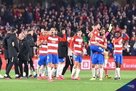 El júbilo estalló en `Los Cármenes´ al término del choque ante el Valencia de la pasada edición (JOSÉ M. BALDOMERO)