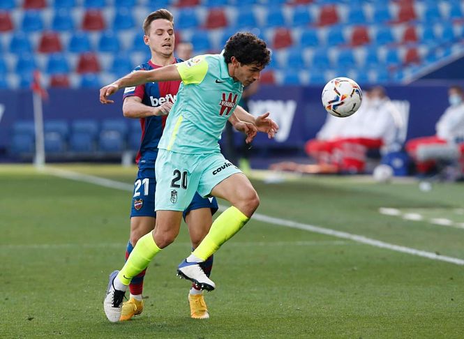 Vallejo sufrió con el sistema de tres centrales (LALIGA) 